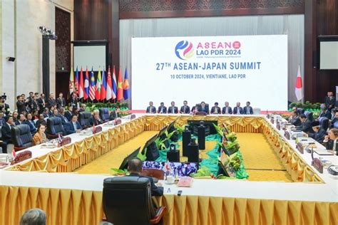 Vietnamese Pm Attends Aseans Summits With Japan Plus Three Countries