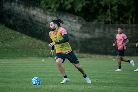 Léo Condé Comanda Treino Do Vitória Com Foco No Setor Ofensivo Antes De