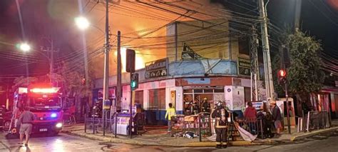 Cuatro Locales Comerciales Destruidos Dej Incendio En El Centro De