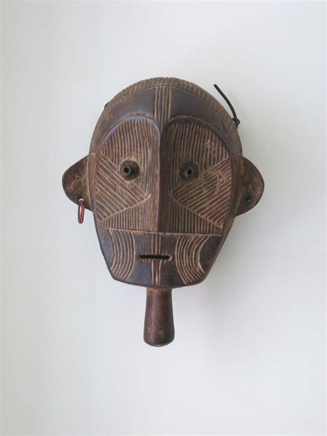 Zwei Gesichtsmasken der Mitoko (Metoko) | Detlev von Graeve