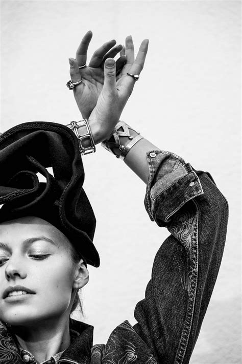 Moda Primavera 2024, tendenza jeans: i look da copiare