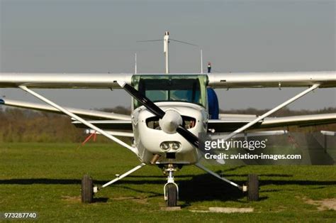 32 Piper Pa 28 Cherokee Stock Photos High Res Pictures And Images