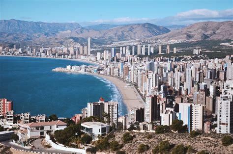 Benidorm Atrakcje W Hiszpa Skim Mie Cie Wie Owc W Journeychasers