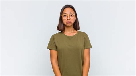 Mujer Latina Que Se Siente Triste Y Estresada Molesta Por Una Mala Sorpresa Con Una Mirada