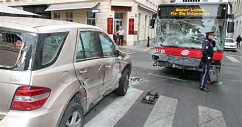 Rotlicht Ignoriert Acht Verletzte Bei Crash Zwischen Bus Und Pkw In