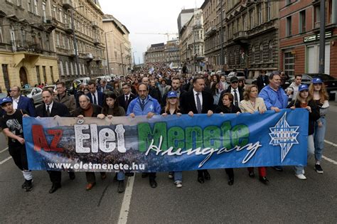 Ilyen volt idén a budapesti Élet Menete Neokohn