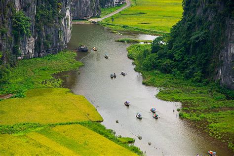 2,200+ Tam Coc Caves Photos Stock Photos, Pictures & Royalty-Free ...