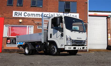 Isuzu Truck Uk Expands With Rh Commercial Vehicles Isuzu Truck