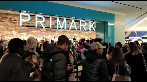 Primark Apre A Torino Folla Balli E Musica La Repubblica