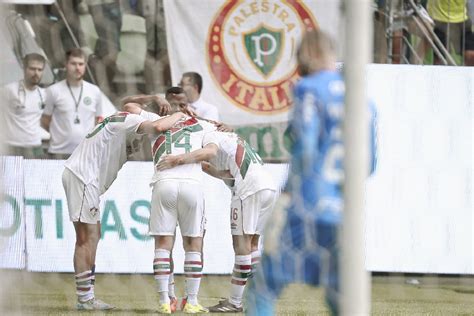 Fluminense vence Palmeiras e se garante na Série A do Brasileiro