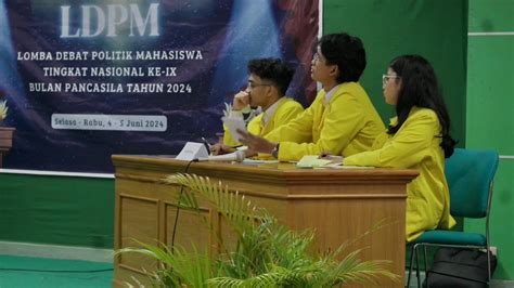 Mahasiswa UI Raih Juara 1 Lomba Debat Politik Tingkat Nasional