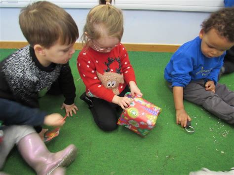 Pass The Parcel Breakspeare Community Preschool