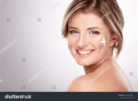 Happy Woman Average Age Nude Make Foto De Stock 1008202966 Shutterstock