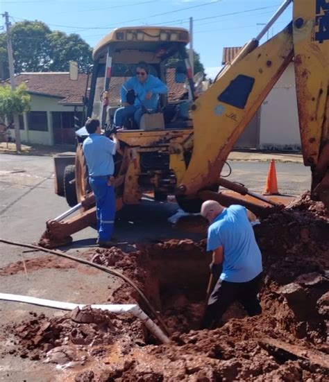 Saae Barretos Realiza Reparo Na Rede De Gua Da Rua Outono No Bairro