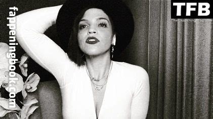 Paola Lazaro Nude OnlyFans Leaks Fappening FappeningBook