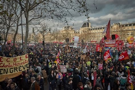 Francia Sotto Lalbero Lo Sciopero Contropiano