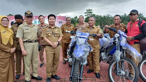 Serahkan 49 Unit Sepeda Motor Bupati Satono Berpesan Jangan Berpuas