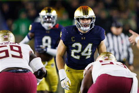 Notre Dame Moves Up Two Spots In The Ap Top 25 Poll After Win Over Fsu