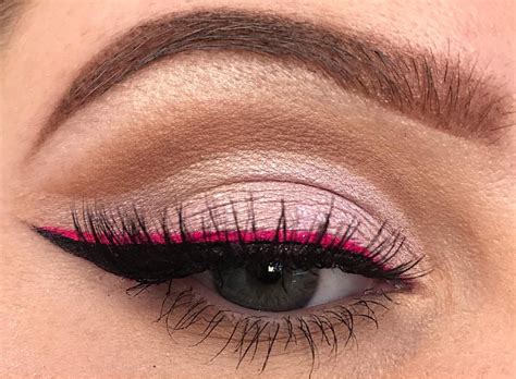 Colored Eyeliner Looks 10 Ways To Style Them The Urban Guide