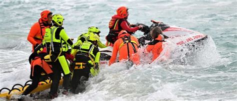 Naufragio Crotone Chiesti Atti A Guardia Costiera E Gdf Radio Amore