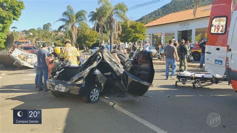 Batida Envolvendo Carro Van E Caminh O Deixa Pelo Menos Dois Feridos