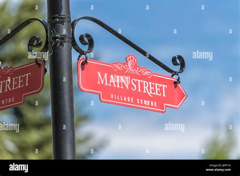 Small Town Main Street Autumn Hi Res Stock Photography And Images Alamy