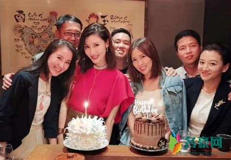 李嘉欣庆49岁生日 与老公甜蜜合影羡煞旁人 影视资讯 名豪网