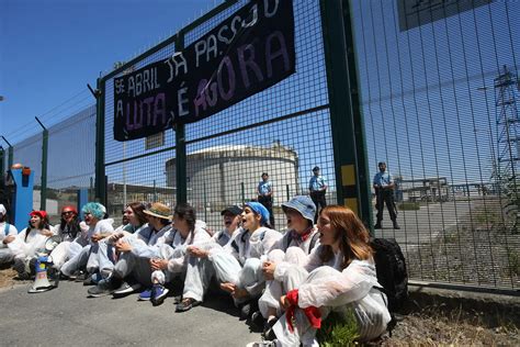 Galeria Ativistas Bloqueiam Entrada Do Terminal De G S De Sines