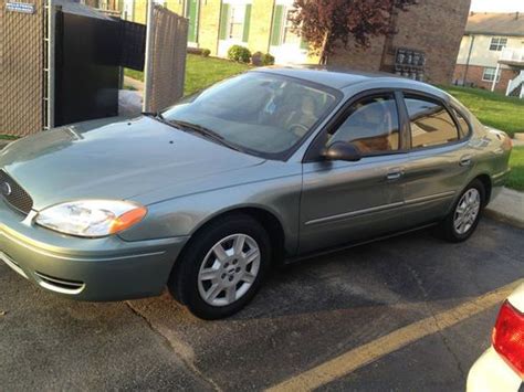 Purchase Used 2005 Ford Taurus SE Sedan 4 Door 3 0L In Indianapolis