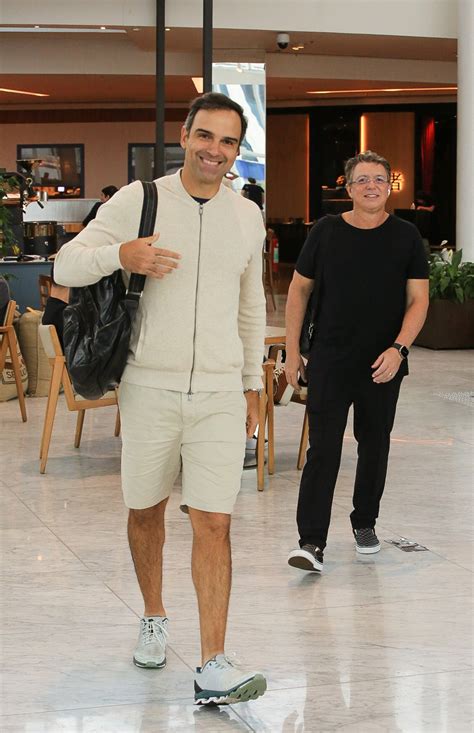 Tadeu Schmidt Boninho e Rodrigo Dourado se reúnem em restaurante no Rio