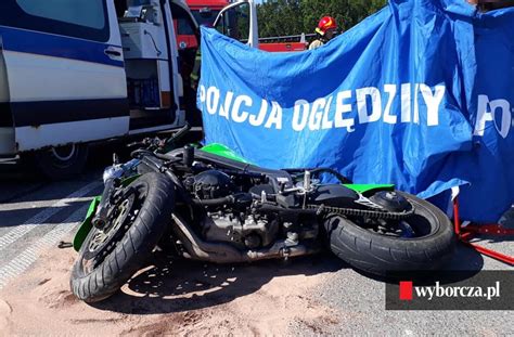 Wypadek Zginął 38 letni motocyklista Zderzył się z ciągnikiem ZDJĘCIA