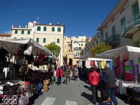 Bordighera Oggi In Paese Alto La Tradizionale Fiera Delle Anime