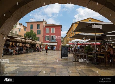 Valbonne Place Des Arcades Hi Res Stock Photography And Images Alamy