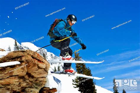 Skifahrer Beim Sprung Stock Photo Picture And Low Budget Royalty Free