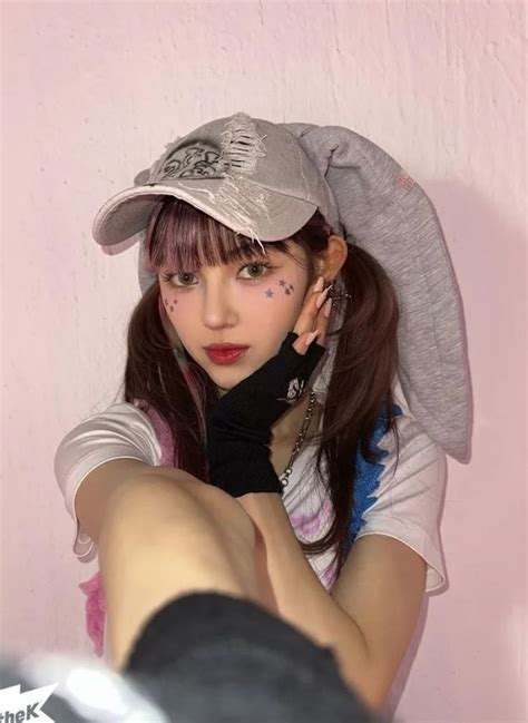 pin  kltim  nj danielle  jeans style girl kpop girls