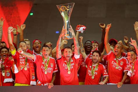 Benfica supera Porto de cabeça perdida e conquista Supertaça Renascença