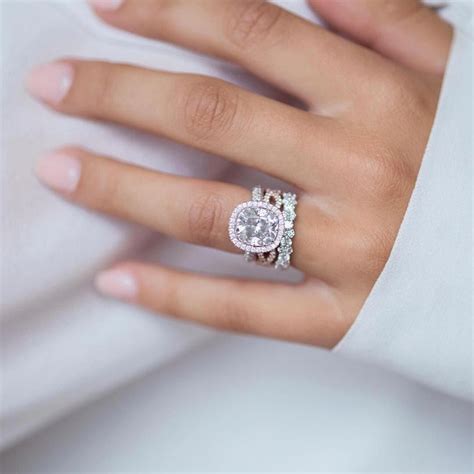 Non Traditional Engagement Rings Which Look Amazing