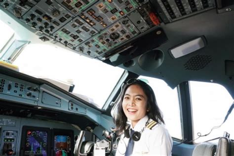 Cantiknya Patricia Herwita Pilot Perempuan Pertama Di Garuda