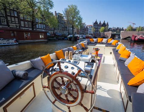 Lucky Strike Van Achter Amsterdam Boat Center