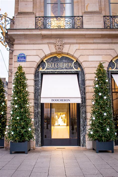 Where to See the Prettiest Christmas Decorations in Paris