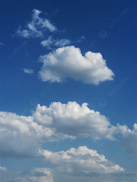 Fondo Nubes En Un Cielo Azul Claro Foto E Imagen Para Descarga Gratuita