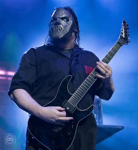 Ultimate Guitarist Bassist Mick Thomson Sipknot