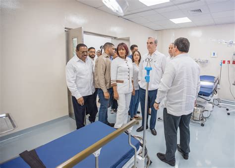 Presidente Abinader Inaugura Remozada área De Emergencia Del Hospital Robert Read Cabral