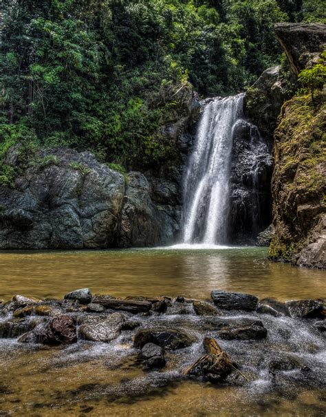 Salto Baiguate (Baiguate Waterfall) | HDR creme