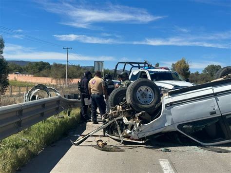 Vuelca Camioneta Sobre Carretera Federal 45 Ntr Zacatecas