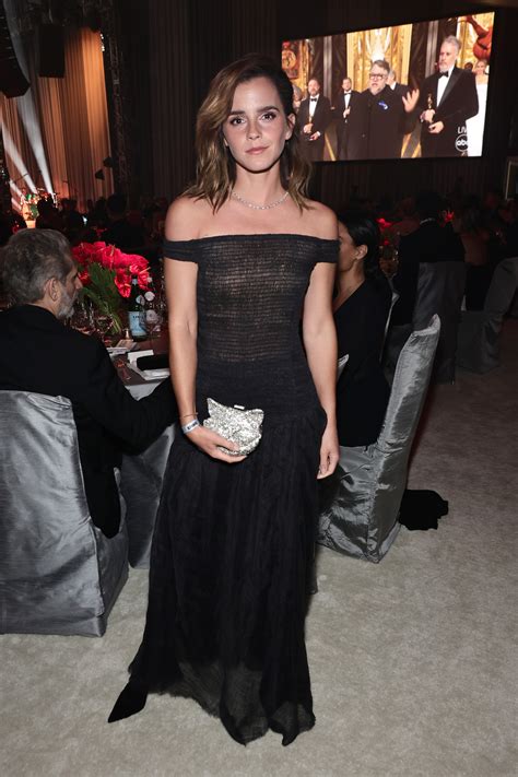 Emma Watson Deslumbra Con Un Vestido Transparente De Encaje Y Botines