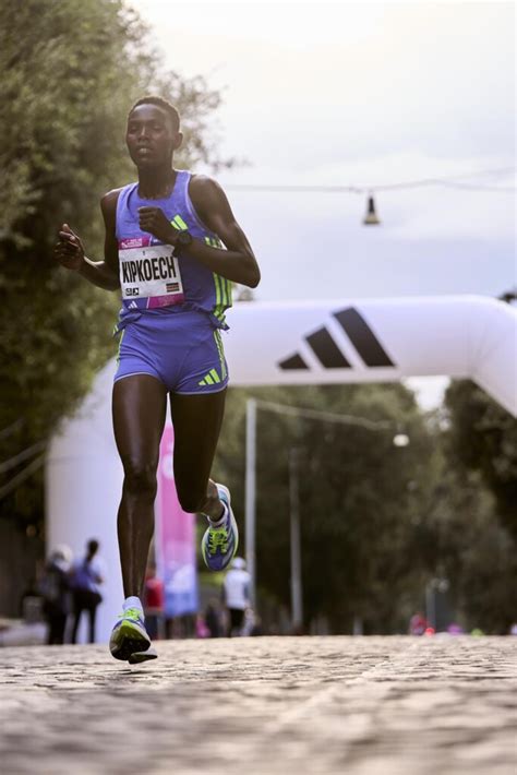 Wizz Air Rome Half Marathon Trionfo Di Adidas E Record Per Emmanuel