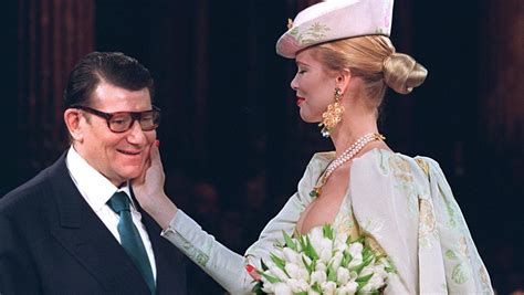 Yves Saint Laurent Aterriza En Seis Museos De París Por Su 60º Aniversario