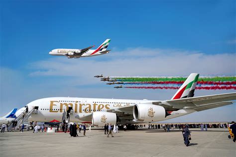 Emirates headlines the Dubai Airshow’s spectacular opening flypast formation