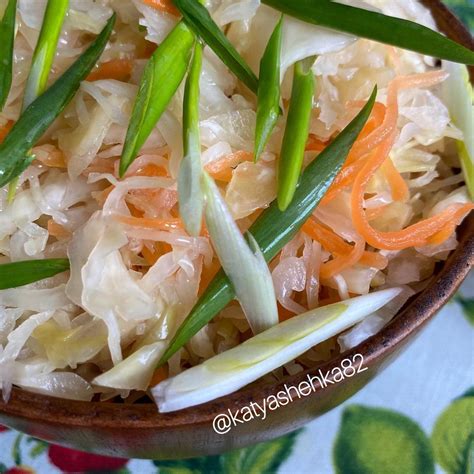 Квашеная капуста с морковью и лавровым листом